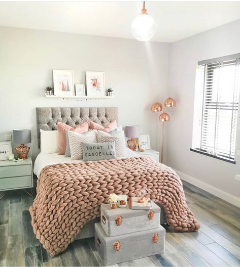 Gray Bedroom Ideas, Decorate Bedroom, Teen Bedroom Designs, Bedroom Decor For Teen Girls, Girl Bedroom Designs, Aesthetic White, Teen Room Decor, Redecorate Bedroom, Cozy Room Decor