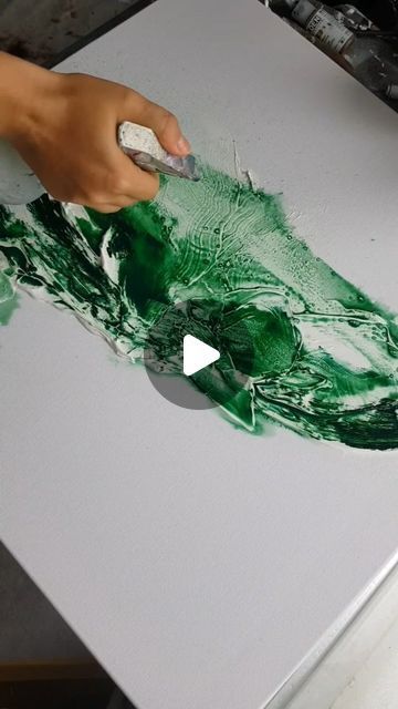 Oil Painting Mediums, Green Pour Painting, Green Acrylic Painting Ideas, Texture Painting Ideas On Canvas, Green Painting Ideas Art Acrylic, Structure Paste Art, Green Textured Art, Big Abstract Painting, Abstract Painting Techniques Tutorials