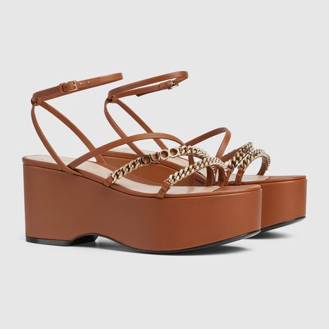 Gucci - Gucci Signoria flatform sandal Gucci Chain, Latest Sandal, Gucci Heels, Sandal Style, Leather Thong Sandals, Flatform Sandals, Brown Sandals, Leather Wedges, Brown Shoe