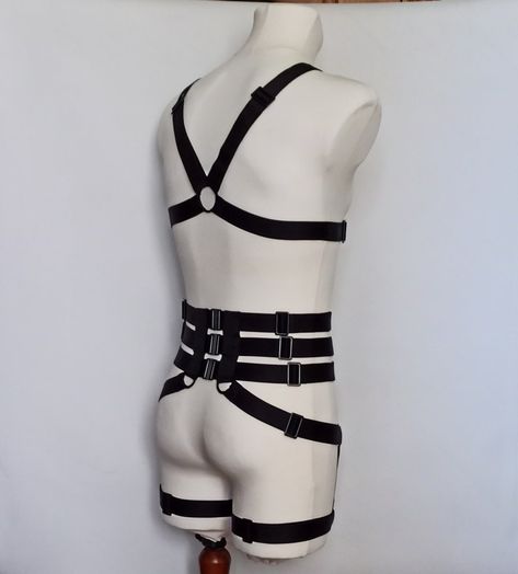 Mens Lingeniere, Harness Fashion, Waist Corset, Lingerie For Men, Body Harness, Leather Harness, Leather Wear, Male Beauty, Lingerie