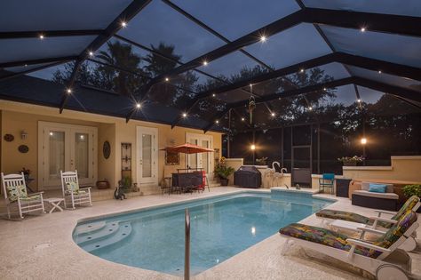 Pool With Screen Enclosure, Enclosed Pool Patio Ideas, Screen Pool Patio Ideas, Screened Pool Patio Ideas, Screen Enclosure Lighting, Solarium Pool, Enclosed Pool, Lanai Design, Pool Screen