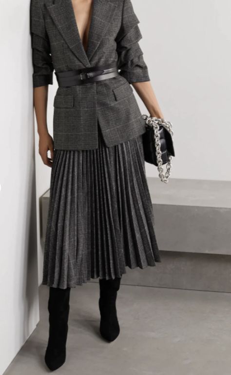 Pleated Skirt Outfit, 일본 패션, Mode Chanel, Chic Holiday, Chique Outfits, Looks Chic, 가을 패션, Winter Fashion Outfits, Work Fashion