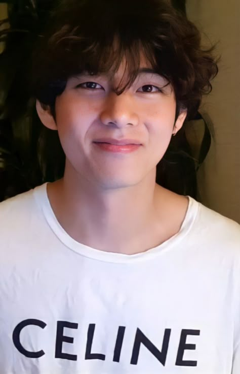 Taehyung Live, Taehyung Smile, V Smile, Bts V Photos, V Bts Wallpaper, Instagram Inspiration Posts, Jeon Jungkook Photoshoot, Taehyung Photoshoot, V Kim Taehyung