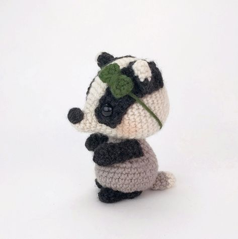 Blossom the Badger amigurumi pattern - Amigurumipatterns.net Badger Amigurumi, Crochet Flamingo, Harry Potter Crochet, Knitted Toys Free Patterns, Crochet Mouse, Crochet Shop, Flamingo Pattern, Animal Patterns, Crochet Animal Patterns