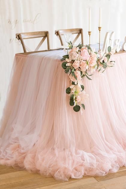 Tulle Table Runner, Main Table Wedding, Reception Favors, Tulle Table Skirt, Party Cake Table, Handmade Bouquet, Tulle Table, Head Table Wedding, Flowers Real