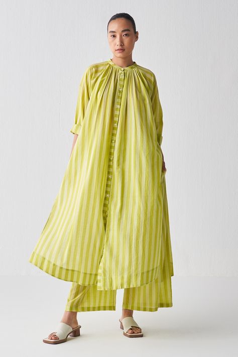 Buy Green Mul Woven Stripe Band Collar Button-down Tunic For Women by THREE Online at Aza Fashions. Button Down Outfit Women, Ajrakh Dresses, Lounge Designs, Button Down Outfit, Eastern Wear, New York Outfit, Modest Dresses Fashion, Kaftan Designs, Trendy Blouses