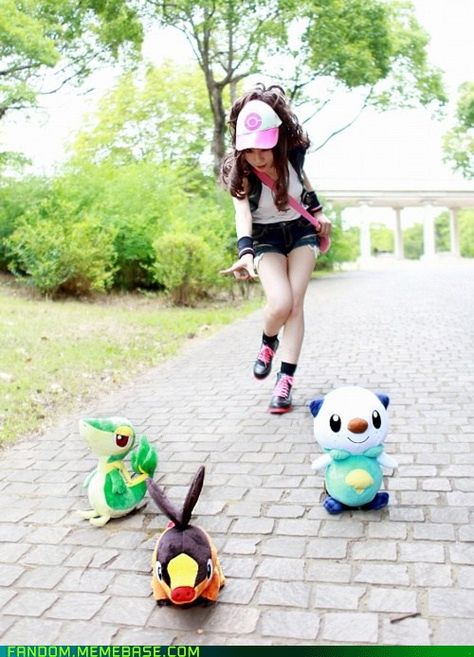 Oshawott, I Choose You! Pokemon Photoshoot, Birthday Shoot Ideas, Pokemon Black And White, Female Trainers, Pokemon Photo, Pokemon Black, Pokemon Champions, Nerdy Outfits, Pokémon Black And White