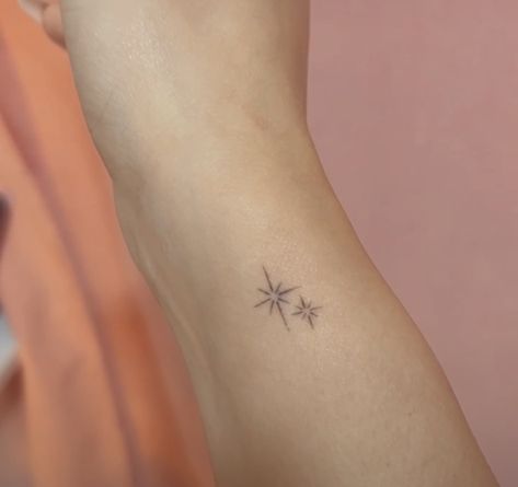 Disney North Star Tattoo, Shoulder Star Tattoos For Women, Evangeline And Ray Star Tattoo, 2 Stars Tattoo, Evangeline Star Tattoo, Ray And Evangeline Tattoo, Evangeline Tattoo, Sparks Tattoo, Tattoo Homme