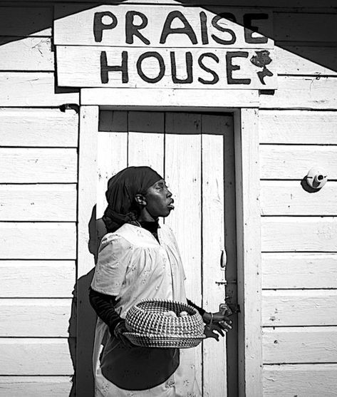 A Unique African-American Culture, Hundreds of Years Old, That Could Go Extinct American History Activities, American History Timeline, Gullah Geechee, Beaufort South Carolina, Family History Projects, Nasa History, African Basket, Afrique Art, Living History Museum