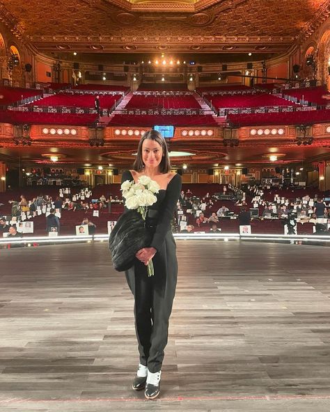 Lea Michele on Instagram: “Somewhere Rachel Berry is smiling. ❤️ @thetonyawards tonight! @funnygirlbwy” Tony Awards Red Carpet, Tony Awards Aesthetic, Theatre Aesthetic, Award Speech, Lea Michele Glee, Darren Criss Glee, Tony Award, Live Theater, Rachel Berry