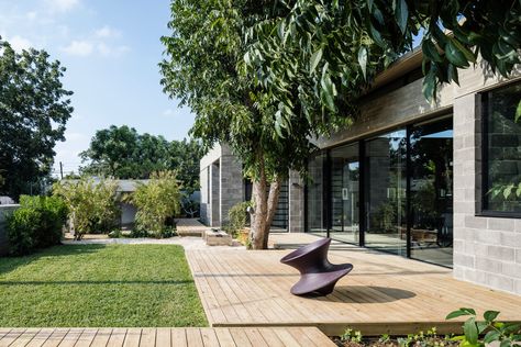 Bare House by Jacobs-Yaniv Architects 200 Sqm House Design, Concrete Block House, Concrete Block Walls, Wooden Walkways, Concrete Houses, Concrete House, Cinder Block, Architect House, Concrete Blocks