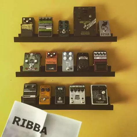 Pedal Shelves from IKEA - Imgur Music Gear Storage, Guitar Rooms, Guitar Room Ideas, Music Room Organization, Music Room Office, Studio Music Room, Room Decor For Men, Music Room Design, Guitar Storage