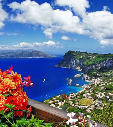 12 Tropical Islands in Europe You Must Visit (2019) | Tropikaia Amalfi Coast Towns, Capri Italia, Capri Island, Tropical Sun, Sorrento Italy, Amalfi Coast Italy, Capri Italy, Holiday Places, Venice Travel