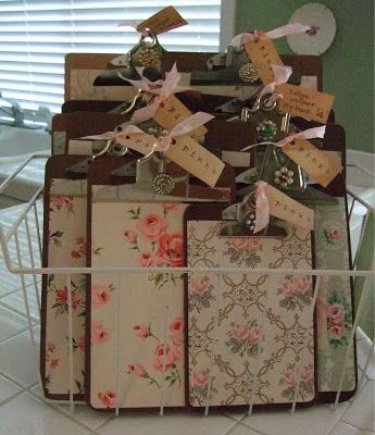 Clipboard Crafts, Shabby Chic Crafts, Jewelry Tags, Old Wallpaper, Old Jewelry, Mod Podge, Clipboard, Vintage Wallpaper, Diy Projects To Try