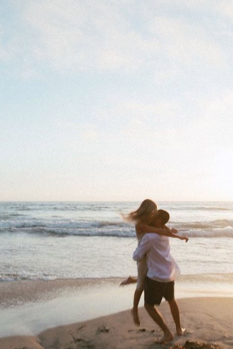 San Diego Couple Pictures, California Beach Couple Pictures, California Engagement Shoot, Engagement Photo San Diego, Socal Engagement Photos, Cloudy Day Engagement Photos, Engagement Photos Laughing, Engagement Photos Picking Her Up, La Jolla Engagement Photos