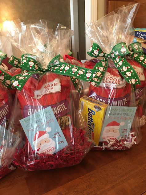 Christmas Popcorn Gifts, Class Goodie Bags, Popcorn Bucket Gift Ideas Christmas, Caramel Popcorn Christmas Gift, Popcorn Gift Basket Christmas, Popcorn Reindeer Bags, Christmas Teacher Gifts, Movie Candy, Goodie Bag Ideas