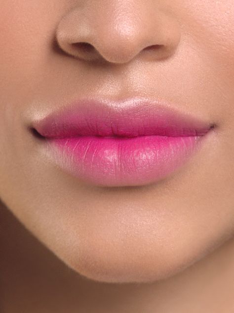 How To Do Blurred Pink Ombre Lips Makeup Tutorial by Maybelline. Learn how to do a matte lip with a blurred ombre gradient effect using Color Blur. Pink Ombre Lips, Lips Makeup Tutorial, Makeup Bibir, Lip Pencil Colors, Gradient Lips, Color Blur, Makeup Brushes Guide, Glossier Lip Gloss, Lip Makeup Tutorial