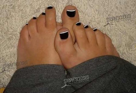 To match the white and black nails Black Pedicure, French Pedicure Designs, Black Toe Nails, White Pedicure, Pedicure Designs Toenails, Pedi Ideas, Gel Pedicure, French Pedicure, Pretty Toe Nails