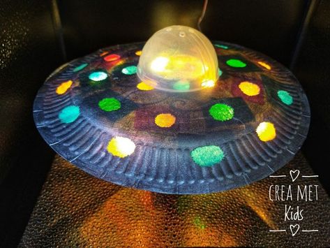 Ufo Craft, Light Bulb Crafts, Kids Workshop, St Maarten, Beautiful Story, The Encounter, Book Lights, Halloween 2024, Camping Art