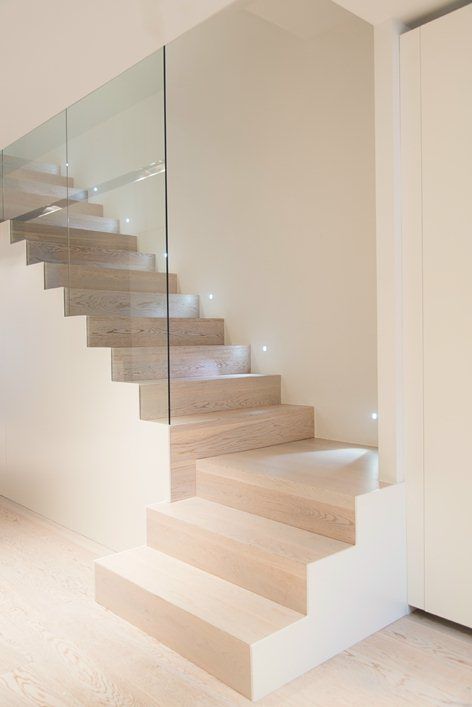 Cervantes House, Barcelona, 2013 - ph5 design Small Victorian House, Foto Scale, Vstupná Hala, درج السلم, Contemporary Home Interior, Interior Staircase, Escalier Design, Glass Stairs, Glass Staircase