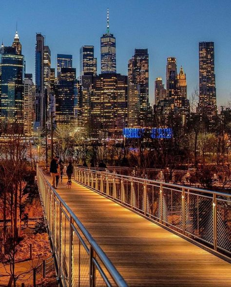 Sunset Walk, Perfect Sunset, Brooklyn Bridge Park, Welcome To New York, Downtown New York, Nyc Aesthetic, New York Photos, New York Life, Nyc Life