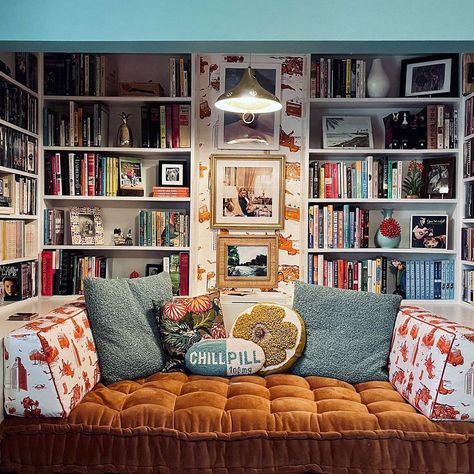 Reading Nook Loft Ideas, Cosy Reading Room, Small Library Corner Bedroom, Moody Book Nook, Basement Reading Nook, Tiny Library Room Bohemian, Reading Nooks For Adults, Book Nook Aesthetic, Basement Library