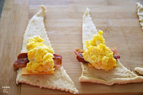 Bacon And Egg Crescent Rolls, Bacon Croissant Rolls, Bacon Egg And Cheese Crescent Rolls, Bacon Egg Cheese Crescent Rolls, Egg And Cheese Roll Up, Bacon Egg Cheese Croissant, Crescent Roll Breakfast Sandwich, Crescent Roll Breakfast Recipes Eggs, Egg Crescent Roll Recipes