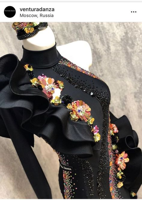 Ballroom Dress Inspiration, Salsa Costume, Dancesport Dresses, Latin Ballroom Dresses, Latin Dance Costume, Salsa Dress, Competition Costumes, Ballroom Dresses, V Dress