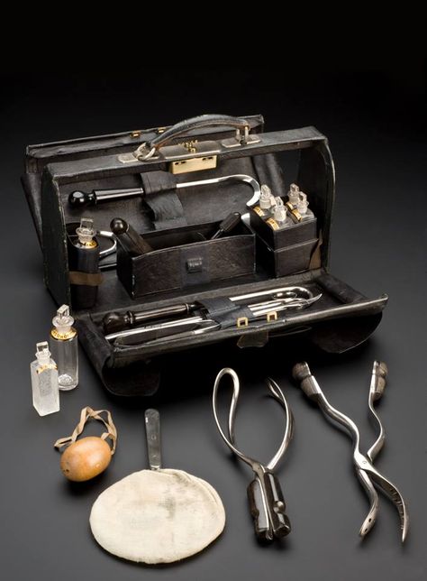 Antique midwives bag and original birthing tools. Photo: Science Museum London Science Museum London, Medical Antiques, Vintage Nurse, Medical Instruments, Vintage Medical, Science Museum, Medical Practice, Modern History, Medical Device