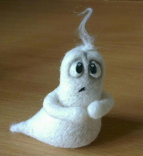 Needle Felt Fall Ideas, Halloween Felting Ideas, Needle Felted Halloween Ideas, Fall Needle Felting Ideas, Needle Felting Halloween, Halloween Needle Felting, Felted Ghost, Needle Felted Halloween, October Decor