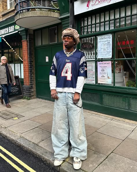 fav 2024 fits so far Jerseys Outfit, 2000s Fashion Men, Summer Loafers, Streetwear Inspo, Dope Outfits For Guys, Men Street Fashion, Nfl Jersey, Mens Trendy Outfits, Street Style Outfits Men