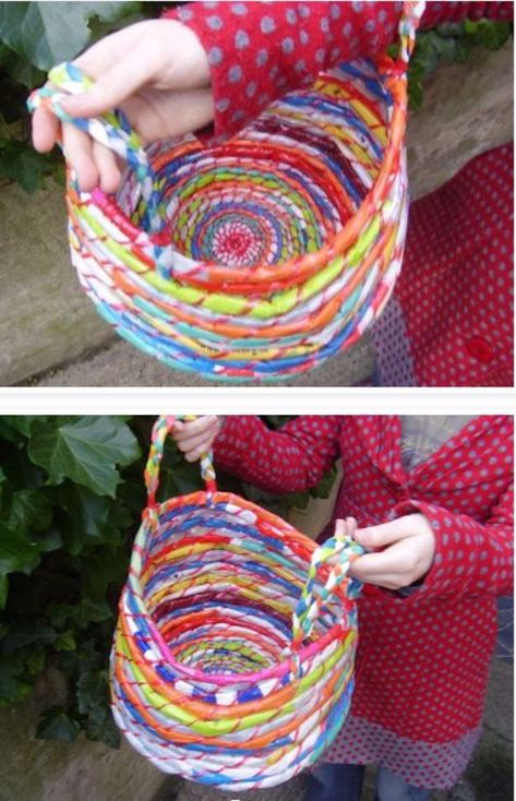 DIY Ideas With Plastic Bags - Beautiful Baskets From Plastic Bags - How To Make Fun Upcycling Ideas and Crafts - Awesome Storage Projects Using Recycling - Coolest Craft Projects, Life Hacks and Ways To Upcycle a Plastic Bag #recycling #upcycling #crafts #diyideas Ladybird Craft, Plastik Recycling, Plastic Bag Crafts, Recycled Plastic Bags, Recycled Projects, Recycled Art, Upcycled Crafts, Recycled Crafts, Craft Blog