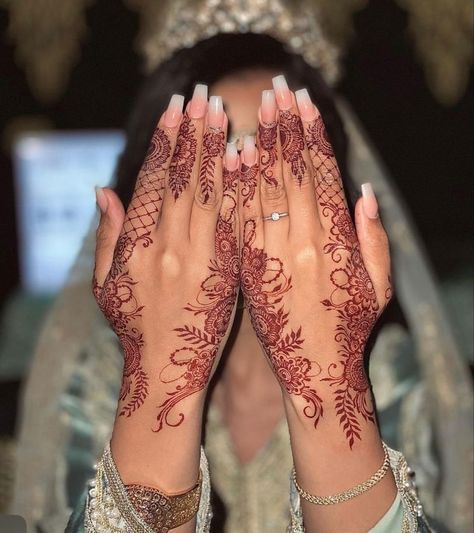 henna tattoo henna designs henna henna tattoos henna tattoo designs henna hand henna design henna tattoo design Modele Henna Main, Model Henna, Henna Main, Baddie Arm Tattoos, Forget Me Not Flower Tattoo, Eid Henna Designs, Small Henna Tattoos, Small Henna Designs, Cute Henna Designs