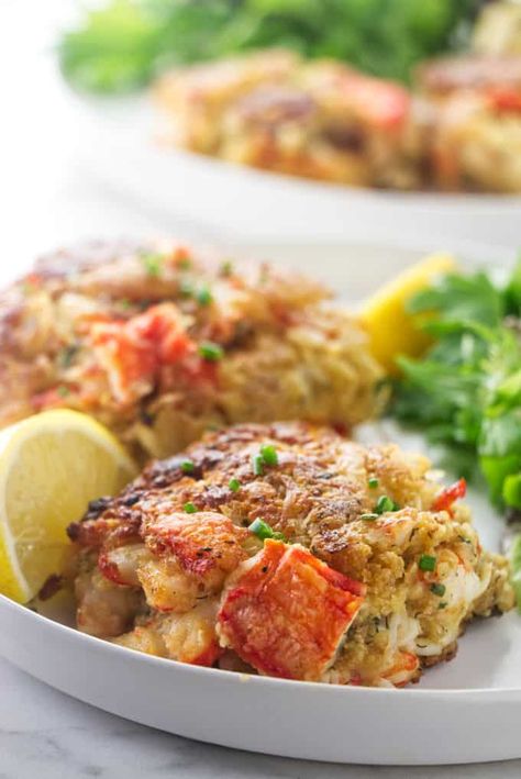 Alaskan King crab cakes are filled with meaty chunks of sweet Alaskan King crab and just enough filling to hold them together. King Crab Recipes Dishes, Alaskan Recipes Meals, King Crab Leg Recipes, Alaskan Recipes, King Crab Recipes, Wild Alaskan Cod Recipes, How To Cook Alaskan King Crab, Baked Alaskan, Maryland Crab Cakes No Filler