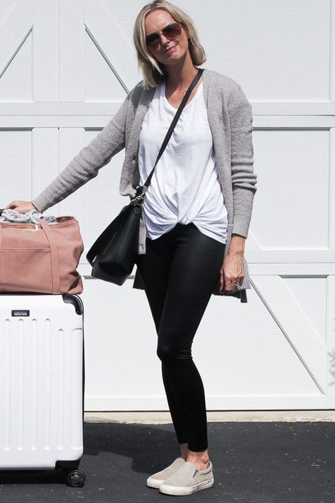 Long Haul Flight Outfit, Travel Outfit Long Flights, Flight Outfit, Fall Travel Outfit, Airplane Outfits, Travel Outfit Plane, Comfy Travel, Long Haul Flight, Travel Clothes Women