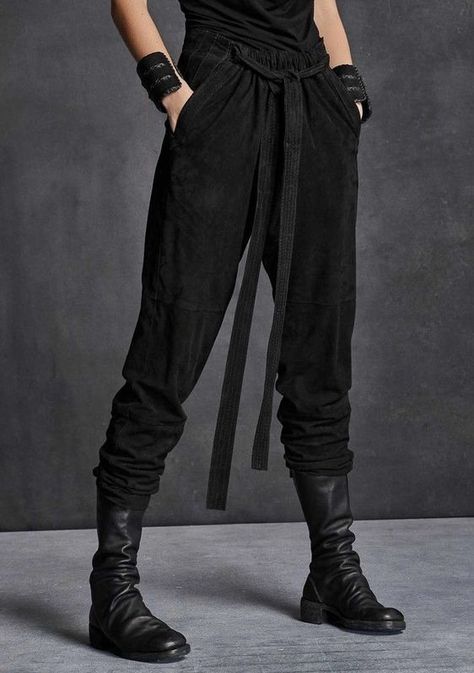 Casual Scifi Fashion, Black Fantasy Pants, Treasure Planet Aesthetic Outfit, Female Sith Outfits, Space Core Clothes, Future Punk Fashion, Rogue Clothes, Modern Viking Fashion, Fantasy Warrior Outfit