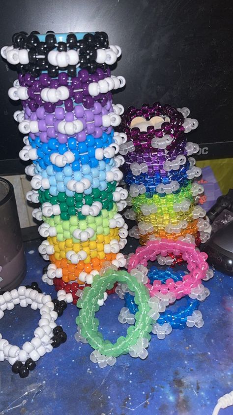 Three bead thick Kandi Spike Cuff! Perfect for raves, cosplay, gifting, trading, and even stocking stuffers! Spiked Kandi Cuff, Mini Rotating Kandi Cuff, Kandi Bracelets Cuff, Kandi Tie, Kandi Patterns Cuff, Kandi Cuff Ideas, Kandi Bracelets Rave, Scene Bracelets, Tie Flowers