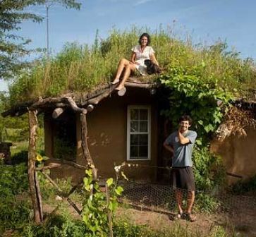 Cob Building, Casa Hobbit, Student Design, Earthship Home, Mud House, Earth Sheltered, A Small House, Living Roofs, Natural Homes