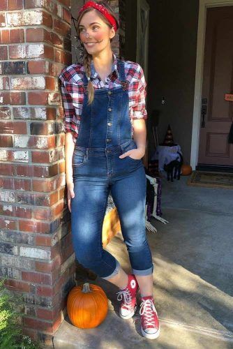 Fun Halloween Costume Ideas 2020 ★ Halloween Costumes With Overalls, Costumes With Overalls, Halloween Costumes Scarecrow, Most Creative Halloween Costumes, Meme Costume, Scarecrow Halloween, Halloween Mode, Popular Halloween Costumes, Scarecrow Costume