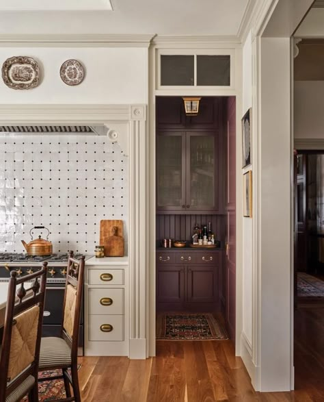 Katie Rosenfeld, Built In Banquette, Victorian Kitchen, Yellow Kitchen, Elegant Kitchens, Apartment Kitchen, Traditional Kitchen, Kitchen Pantry, House Inspiration