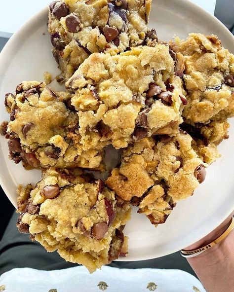 Chocolate Chip Apple Blondies — Sammi Brondo | NYC based Registered Dietitian Nutritionist Apple Chocolate Chip Cookies, Sammi Brondo, Apple Chocolate, Apple Blondies, Chip Recipes, Chocolate Chip Blondies, Banana Bars, Chocolate Apples, Chocolate Chip Bars