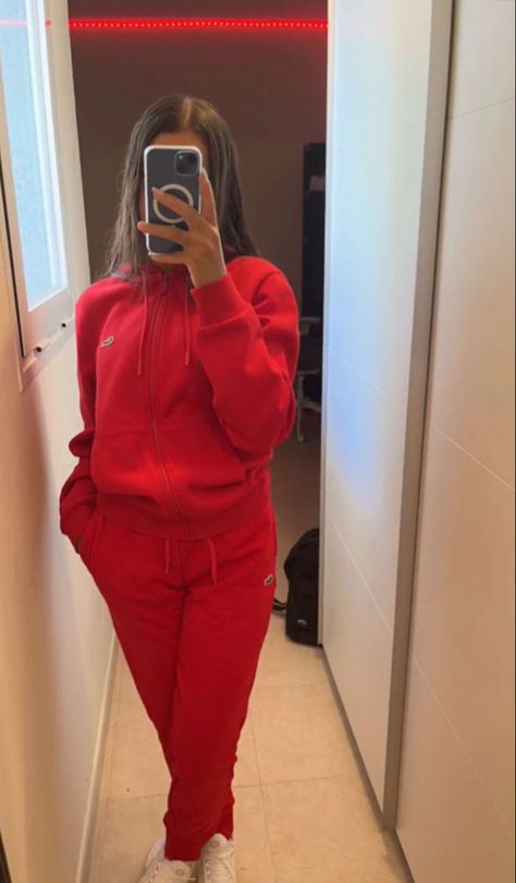 Tuta Lacoste, Lacoste Tracksuit, Sweat Suits Outfits, Cute Lounge Outfits, Outfit Zara, Modesty Outfits, Mode Zara, Outfit Streetwear, Fasion Outfits