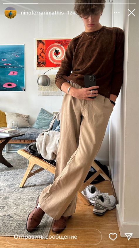 Baggy Khaki Pants Outfit, Baggy Khaki Pants, Khaki Pants Outfit Men, Mens Street Style Spring, Khaki Pants Outfit, Chill Style, Pants Outfit Men, Wavy Haircuts, Spring Street Style