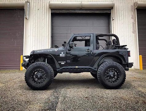 Happy Halloween Snoopy, Halloween Snoopy, Jeep Wrangler Lifted, Badass Jeep, Jeep Photos, Custom Jeep Wrangler, Jeep Mods, Black Jeep, Jeep Wrangler Sport