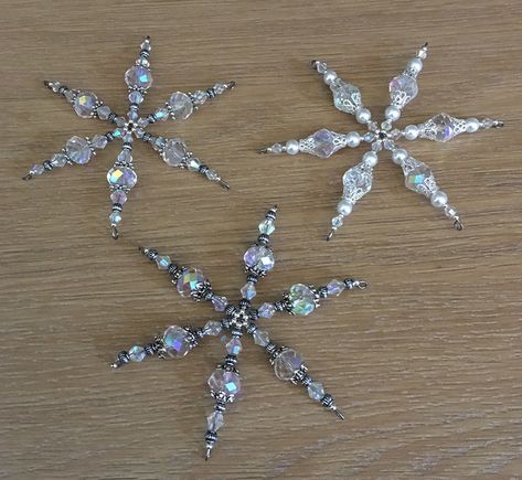 Diy Snow Flake Ornaments, Diy Beaded Snowflakes, Crystal Snowflakes Diy, Bead Christmas Ornaments Diy, Diy Snowflake Ornaments, Bead Snowman Ornament Diy, Crystal Ornaments Diy, Starflake Bead Crafts, Beaded Icicle Ornaments Diy