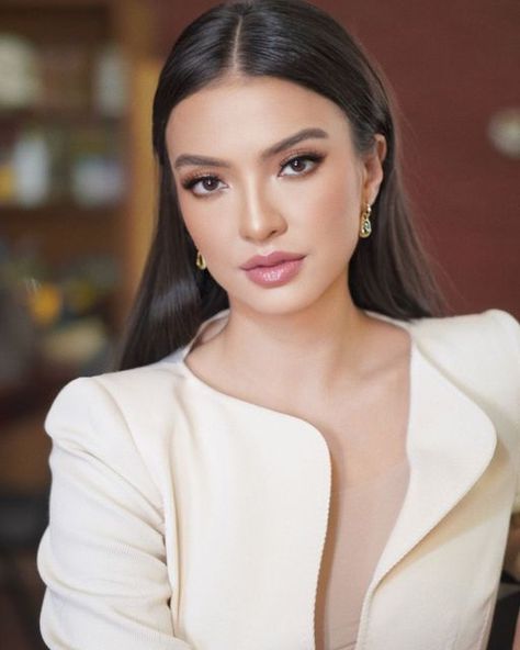 Raline Shah, Glowy Makeup, Skin, Makeup, On Instagram, Beauty, Quick Saves, Instagram, Nature