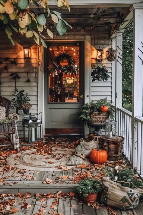 Cute Small Front Porch, Fall Decor Ideas For The Home, Autumn Porch Decor, Fall Porch Ideas, Autumn Porch, Fall Front Porch Decor Ideas, Fall Porch Decor, Fall Mood, Fall Front Porch Decor