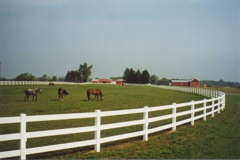 3-Rail Fence: 3-rail ranch style vinyl fence with approximate height of 48", and widths available up to 96". Standard rail sizes include 5.5" or 6" options.  Assorted colors offered, including: White, Sandalwood and Adobe.  Looking for something a bit different? This fence can be customized to your unique needs!  http://www.ranchlifeplastics.com/fencing/post-and-rail White Rail Fence, Post And Rail Fence, Ranch Fencing, Pasture Fencing, Garden Gates And Fencing, Horse Barn Ideas Stables, Horse Corral, Horse Arena, Pig Pen