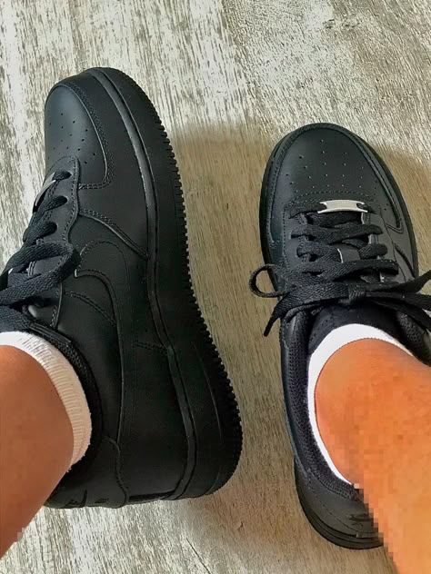 Black Air Force 1 Outfit, Outfits With Air Force Ones Black, Shoes Air Jordans, Outfits With Air Force Ones, Black Air Force 1, Air Force 1s, Cute Nike Outfits, Black Nike Shoes, Jordan Shoes Girls