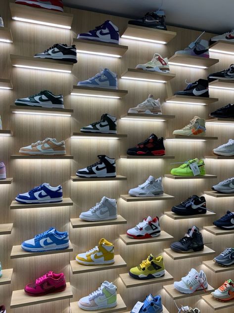 Nike Shoes Display, Sneaker Store Aesthetic, Nike Store Aesthetic, Nike Shoe Display, Nike Store Interior, Sneaker Shelves, Shelves Aesthetic, Nike Company, Foldable Shoe Rack